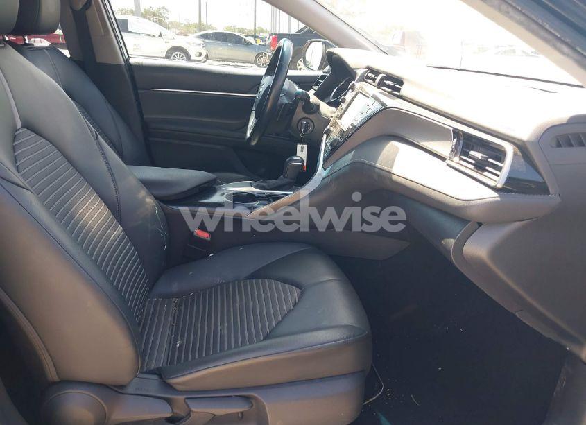 Photo 5 of 2020 Toyota Camry SE (VIN 4T1G11AK5LU500066)