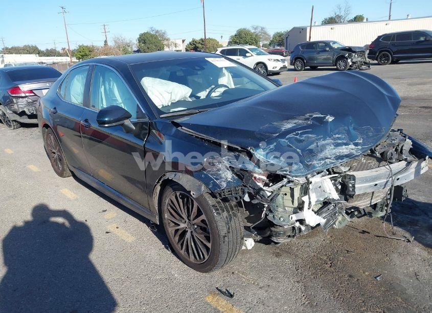 2020 Toyota Camry SE (VIN 4T1G11AK5LU509611) main photo