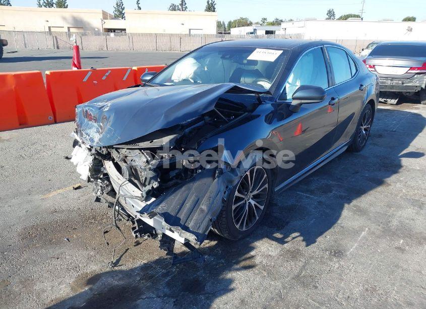 Photo 2 of 2020 Toyota Camry SE (VIN 4T1G11AK5LU509611)