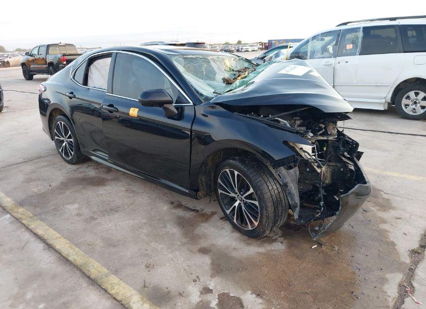 2020 Toyota Camry SE (VIN 4T1G11AK5LU861829) main photo