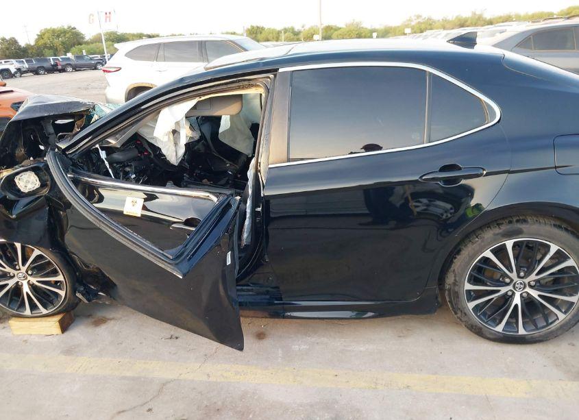 Photo 13 of 2020 Toyota Camry SE (VIN 4T1G11AK5LU861829)