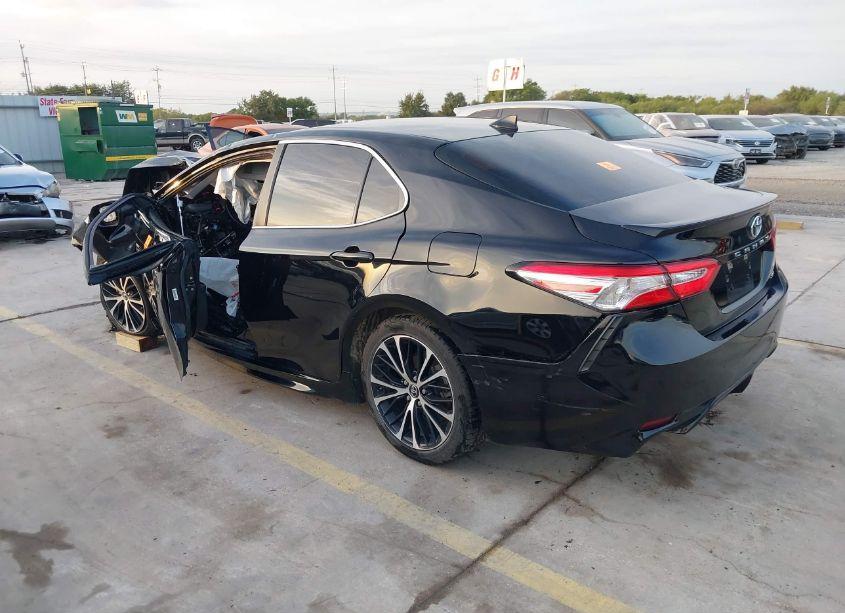 Photo 3 of 2020 Toyota Camry SE (VIN 4T1G11AK5LU861829)