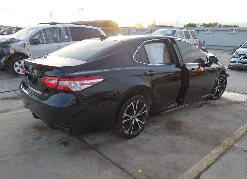 Photo 4 of 2020 Toyota Camry SE (VIN 4T1G11AK5LU861829)