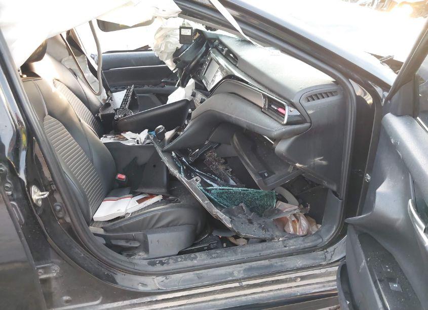 Photo 5 of 2020 Toyota Camry SE (VIN 4T1G11AK5LU861829)