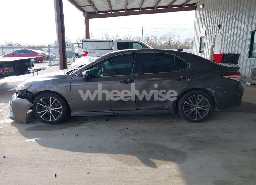 Photo 13 of 2020 Toyota Camry SE (VIN 4T1G11AK5LU869316)