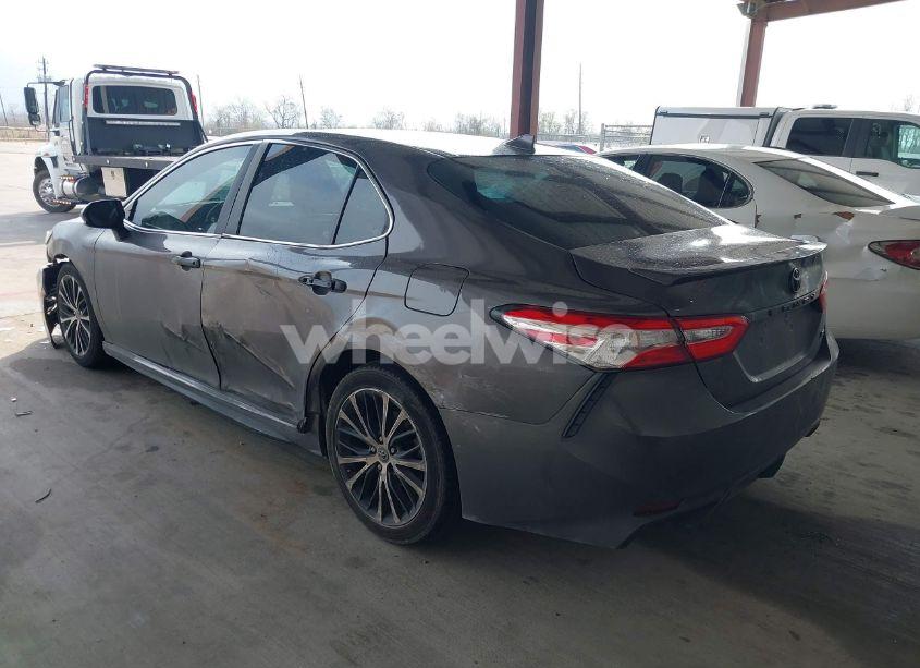 Photo 3 of 2020 Toyota Camry SE (VIN 4T1G11AK5LU869316)