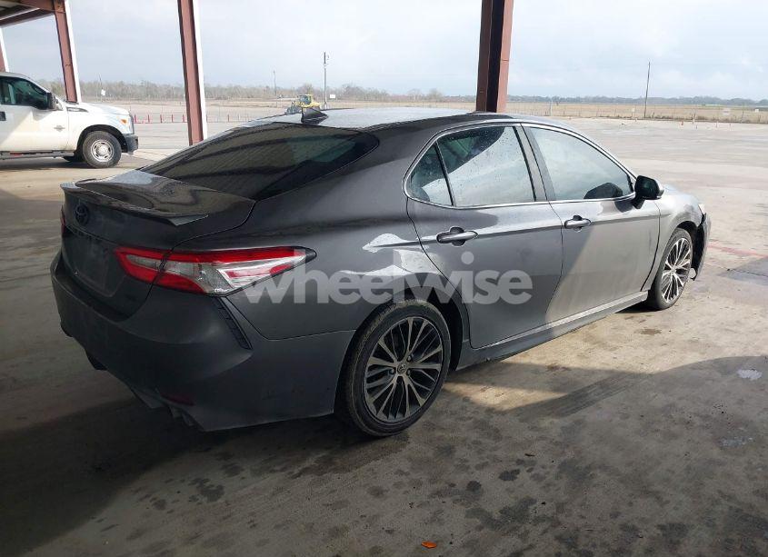 Photo 4 of 2020 Toyota Camry SE (VIN 4T1G11AK5LU869316)