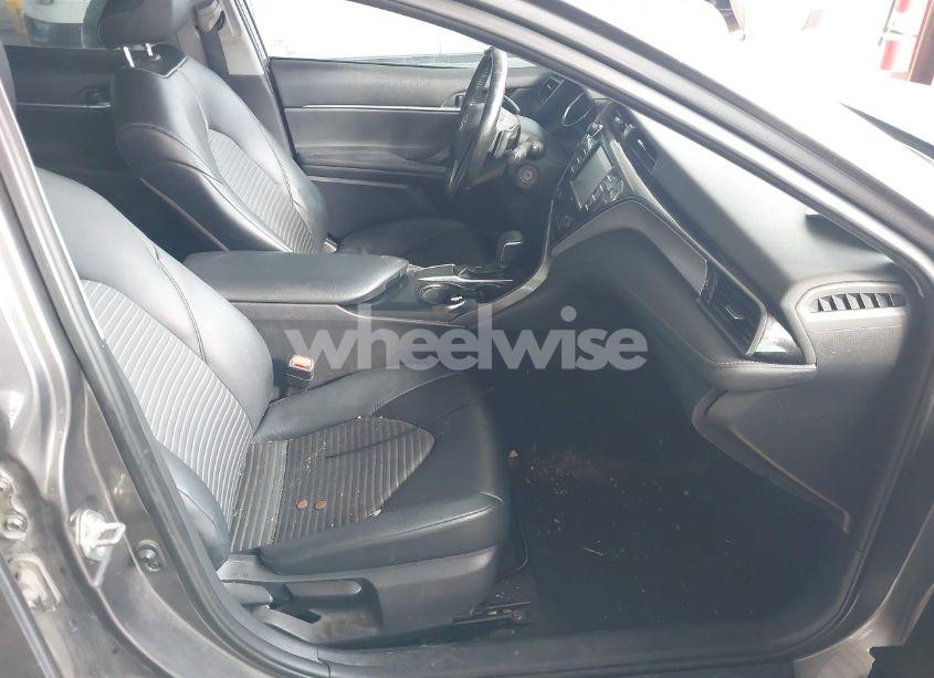 Photo 5 of 2020 Toyota Camry SE (VIN 4T1G11AK5LU869316)