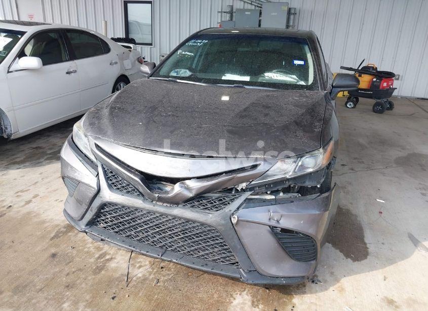 Photo 6 of 2020 Toyota Camry SE (VIN 4T1G11AK5LU869316)