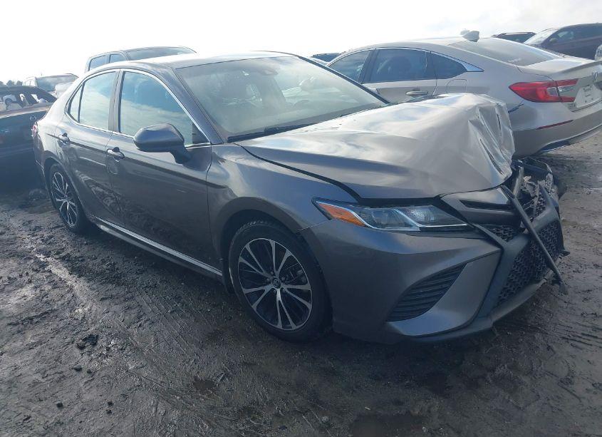 2020 Toyota Camry SE (VIN 4T1G11AK5LU891803) main photo