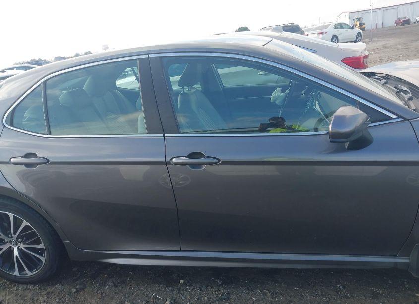 Photo 13 of 2020 Toyota Camry SE (VIN 4T1G11AK5LU891803)