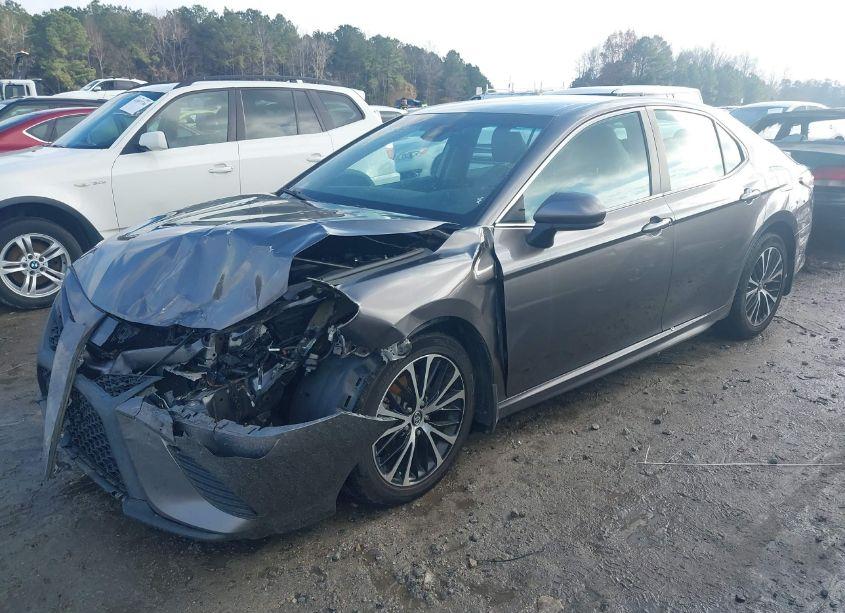 Photo 2 of 2020 Toyota Camry SE (VIN 4T1G11AK5LU891803)