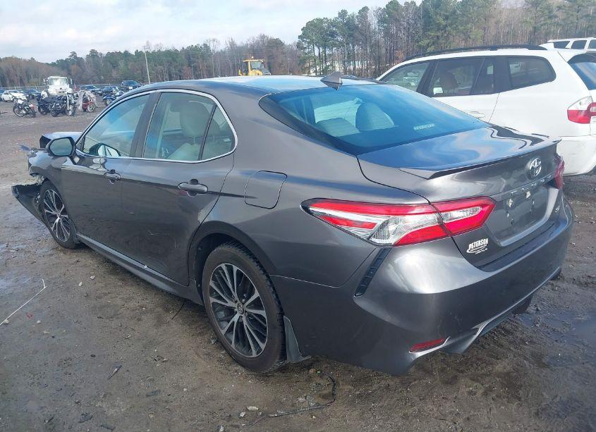 Photo 3 of 2020 Toyota Camry SE (VIN 4T1G11AK5LU891803)
