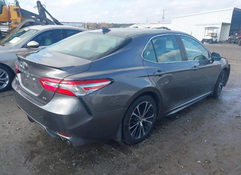 Photo 4 of 2020 Toyota Camry SE (VIN 4T1G11AK5LU891803)