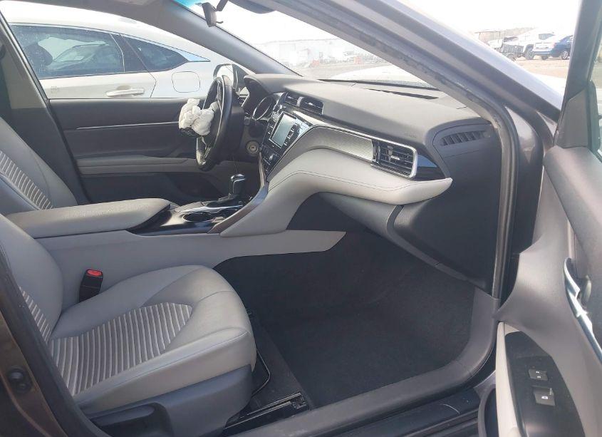 Photo 5 of 2020 Toyota Camry SE (VIN 4T1G11AK5LU891803)