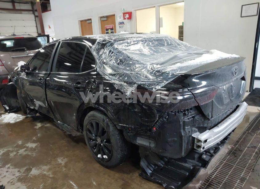 Photo 3 of 2020 Toyota Camry SE (VIN 4T1G11AK5LU929224)