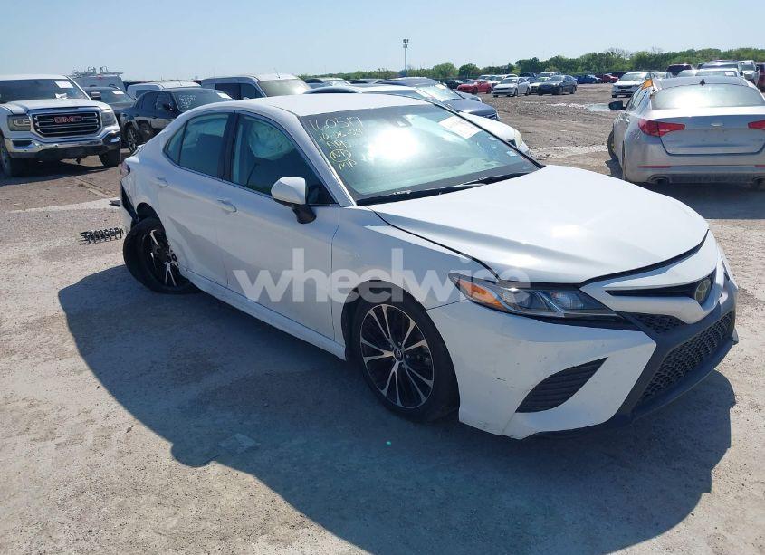 2020 Toyota Camry SE (VIN 4T1G11AK5LU930924) main photo