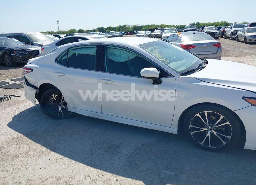 Photo 14 of 2020 Toyota Camry SE (VIN 4T1G11AK5LU930924)
