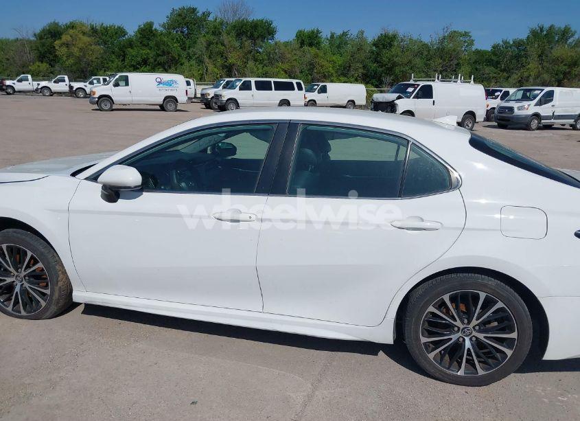 Photo 15 of 2020 Toyota Camry SE (VIN 4T1G11AK5LU930924)