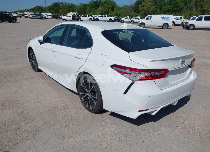 Photo 3 of 2020 Toyota Camry SE (VIN 4T1G11AK5LU930924)