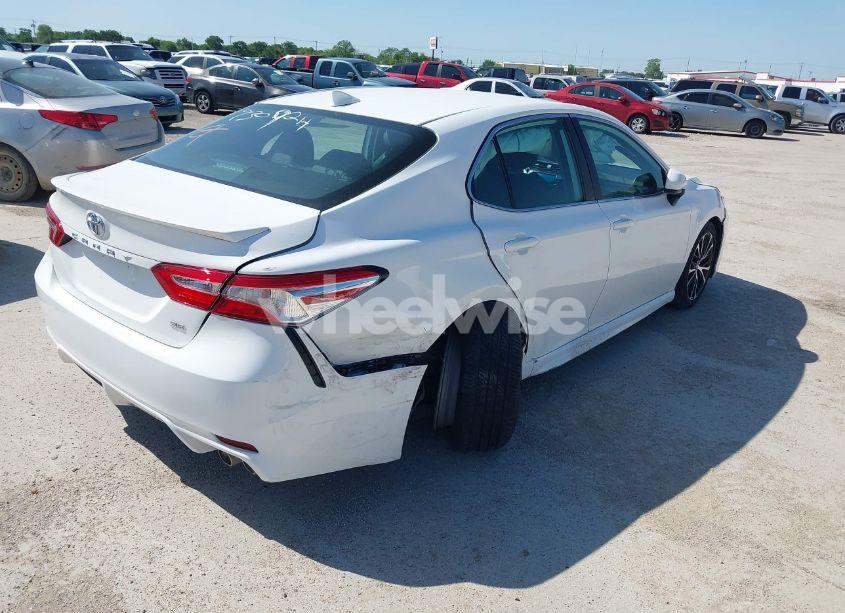 Photo 4 of 2020 Toyota Camry SE (VIN 4T1G11AK5LU930924)