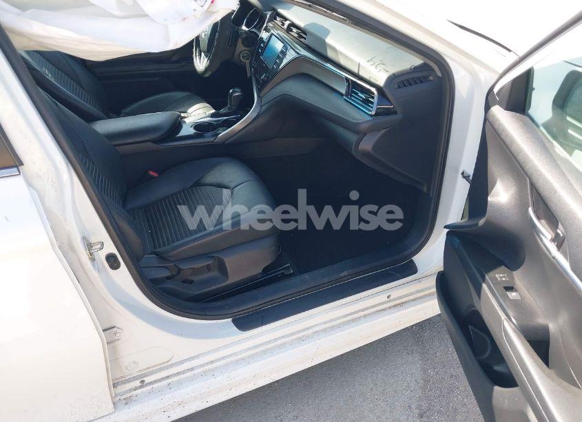 Photo 5 of 2020 Toyota Camry SE (VIN 4T1G11AK5LU930924)