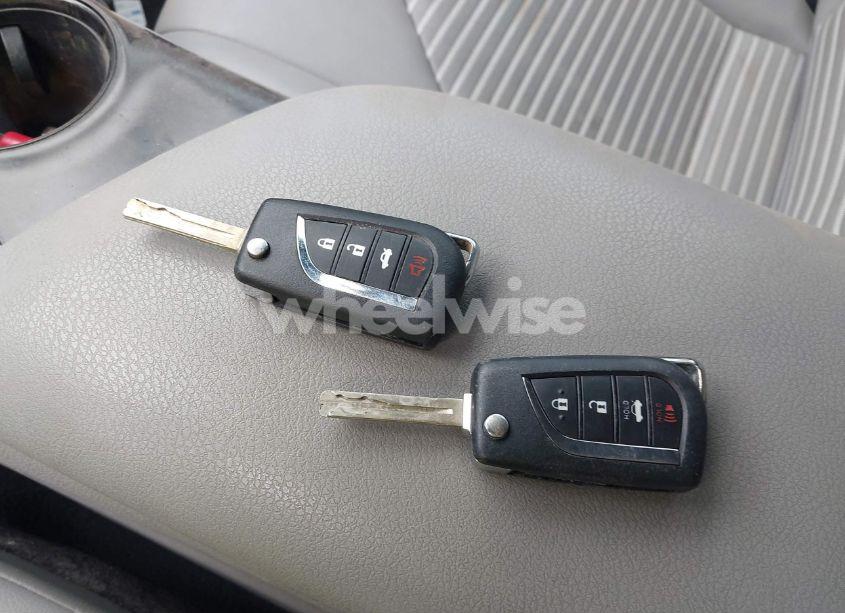 Photo 11 of 2020 Toyota Camry SE (VIN 4T1G11AK5LU940479)