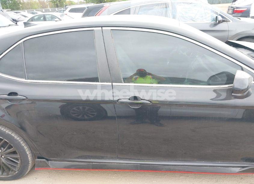 Photo 13 of 2020 Toyota Camry SE (VIN 4T1G11AK5LU940479)