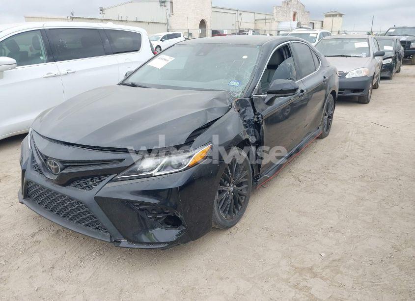 Photo 2 of 2020 Toyota Camry SE (VIN 4T1G11AK5LU940479)
