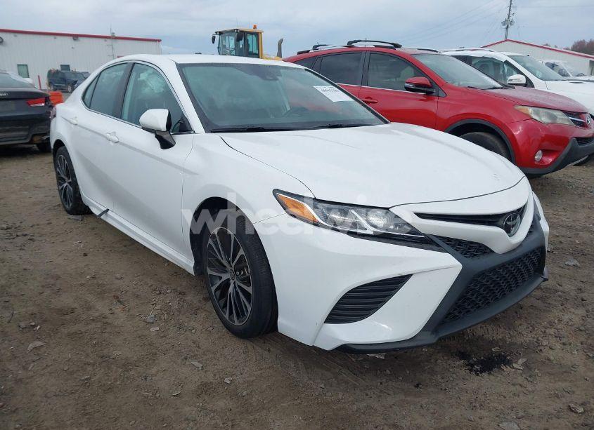 2020 Toyota Camry SE (VIN 4T1G11AK5LU945729) main photo
