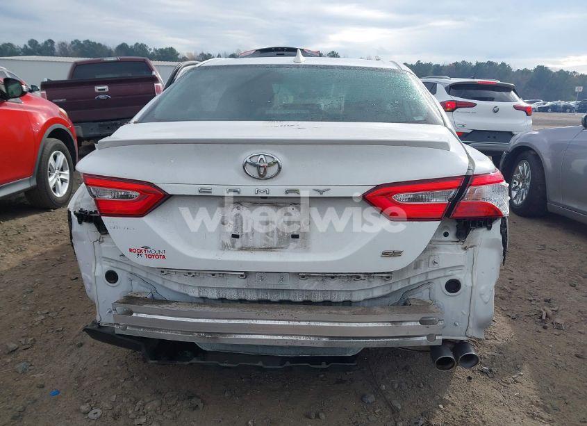 Photo 16 of 2020 Toyota Camry SE (VIN 4T1G11AK5LU945729)