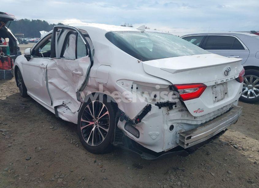 Photo 3 of 2020 Toyota Camry SE (VIN 4T1G11AK5LU945729)