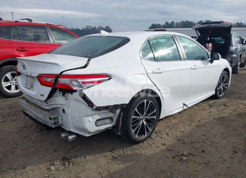 Photo 4 of 2020 Toyota Camry SE (VIN 4T1G11AK5LU945729)