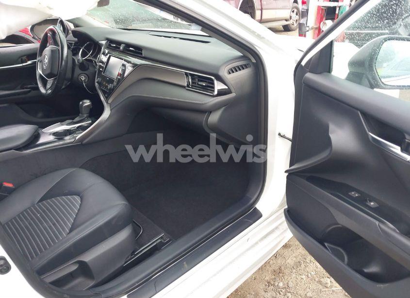 Photo 5 of 2020 Toyota Camry SE (VIN 4T1G11AK5LU945729)