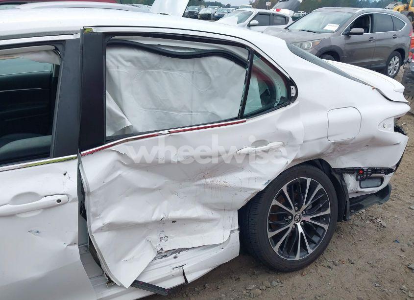 Photo 6 of 2020 Toyota Camry SE (VIN 4T1G11AK5LU945729)