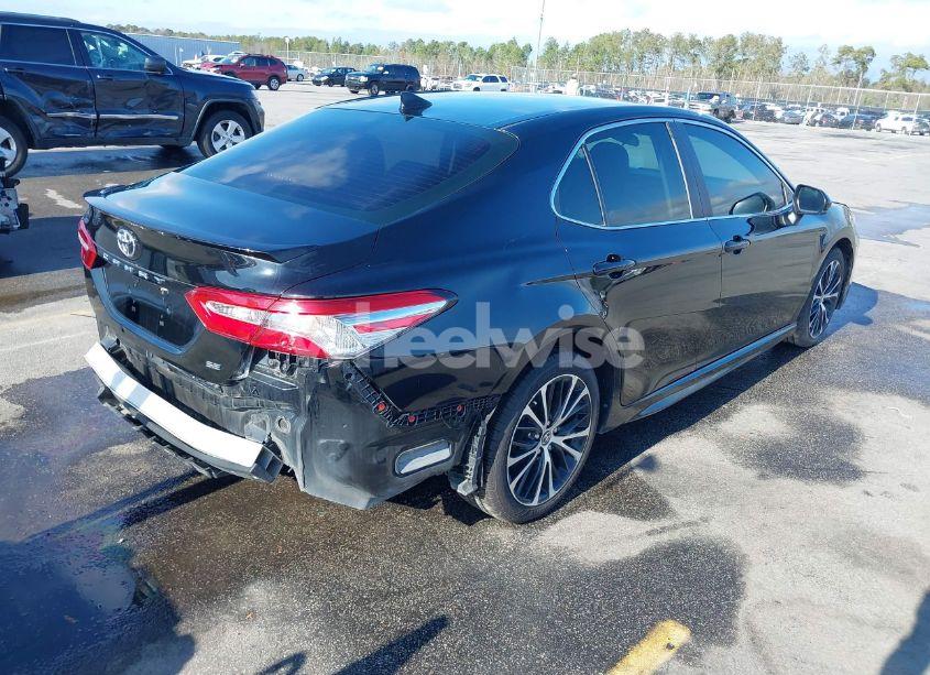 Photo 4 of 2020 Toyota Camry SE (VIN 4T1G11AK5LU971389)