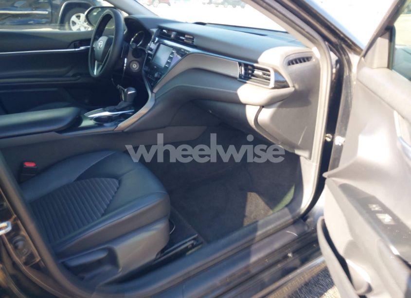 Photo 5 of 2020 Toyota Camry SE (VIN 4T1G11AK5LU971389)