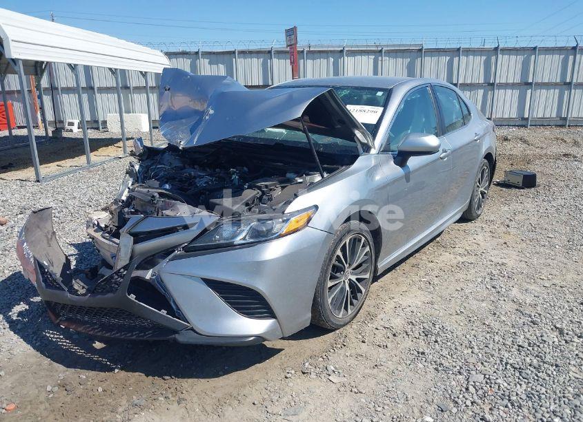 Photo 2 of 2020 Toyota Camry SE (VIN 4T1G11AK5LU983431)
