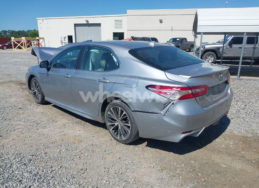 Photo 3 of 2020 Toyota Camry SE (VIN 4T1G11AK5LU983431)