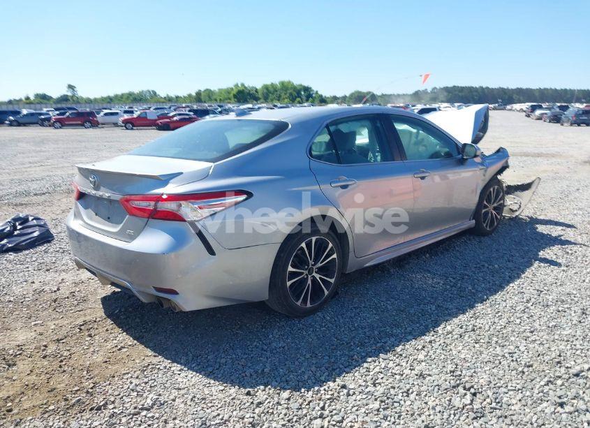 Photo 4 of 2020 Toyota Camry SE (VIN 4T1G11AK5LU983431)