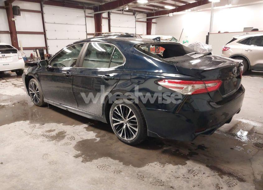 Photo 3 of 2020 Toyota Camry SE (VIN 4T1G11AK5LU988970)