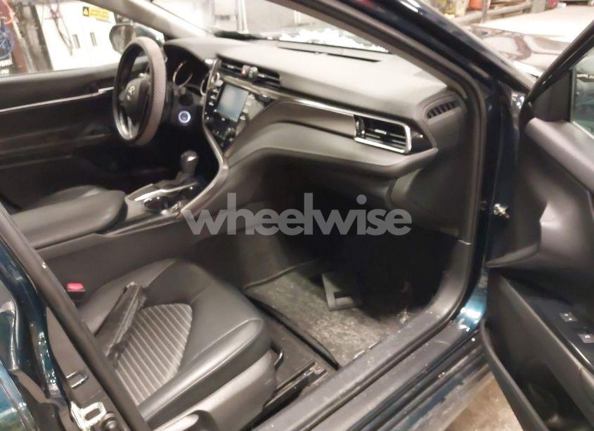 Photo 5 of 2020 Toyota Camry SE (VIN 4T1G11AK5LU988970)