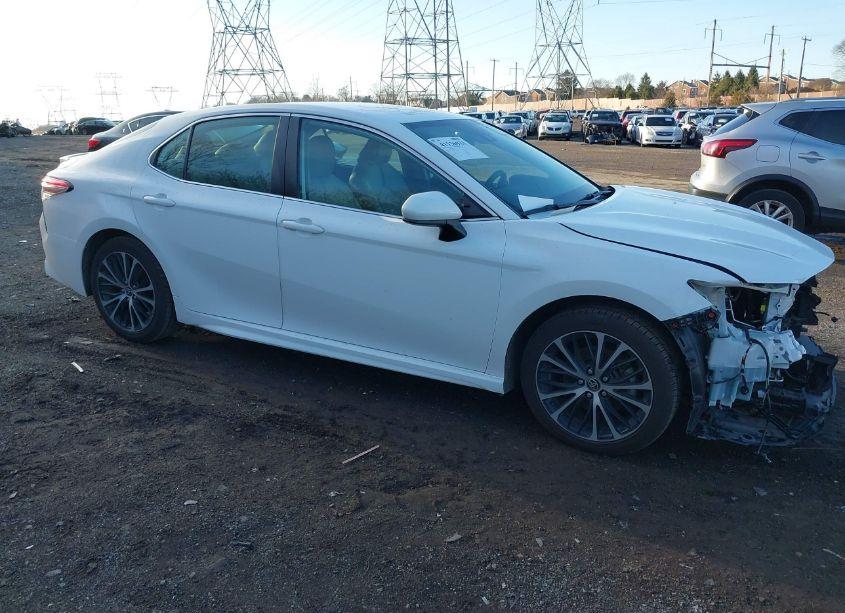2020 Toyota Camry SE (VIN 4T1G11AK5LU995403) main photo