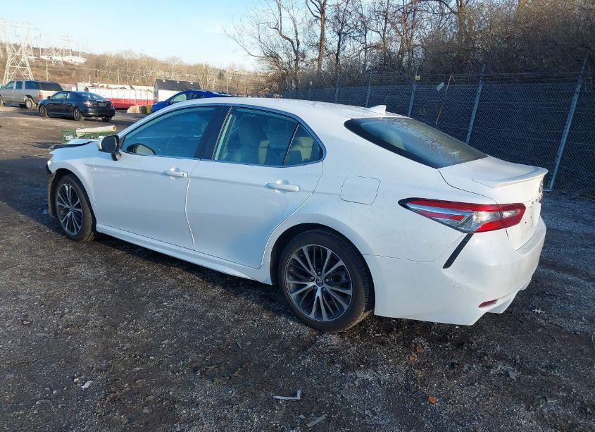 Photo 3 of 2020 Toyota Camry SE (VIN 4T1G11AK5LU995403)