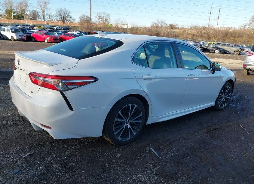 Photo 4 of 2020 Toyota Camry SE (VIN 4T1G11AK5LU995403)