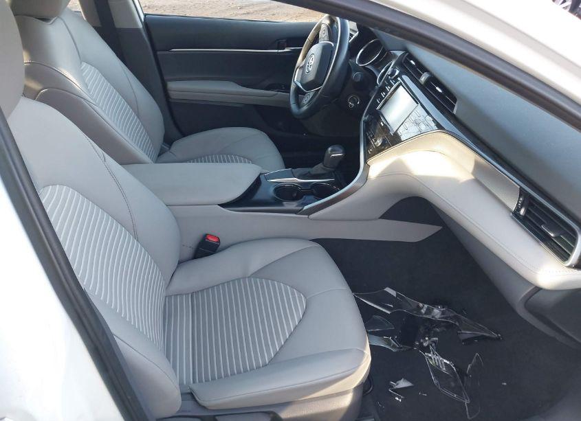 Photo 5 of 2020 Toyota Camry SE (VIN 4T1G11AK5LU995403)