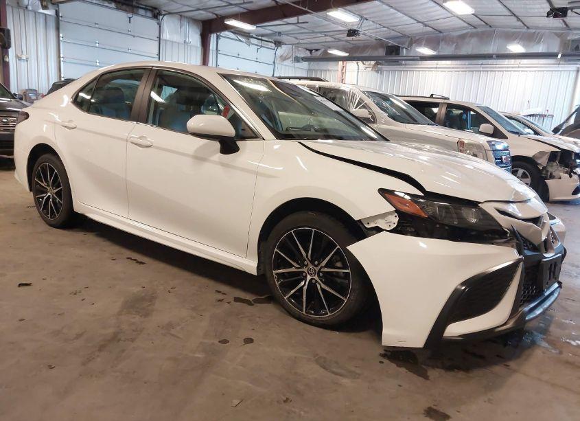 2021 Toyota Camry SE (VIN 4T1G11AK5MU408036) main photo