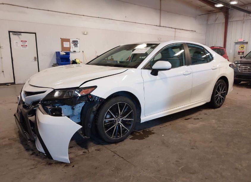 Photo 2 of 2021 Toyota Camry SE (VIN 4T1G11AK5MU408036)