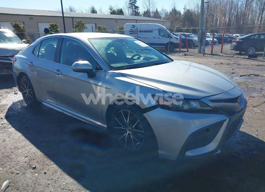 2021 Toyota Camry SE (VIN 4T1G11AK5MU411101) main photo