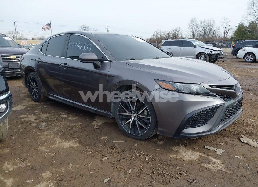 2021 Toyota Camry SE (VIN 4T1G11AK5MU414225) main photo